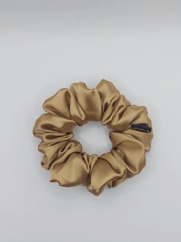 Zlaté odstíny scrunchies