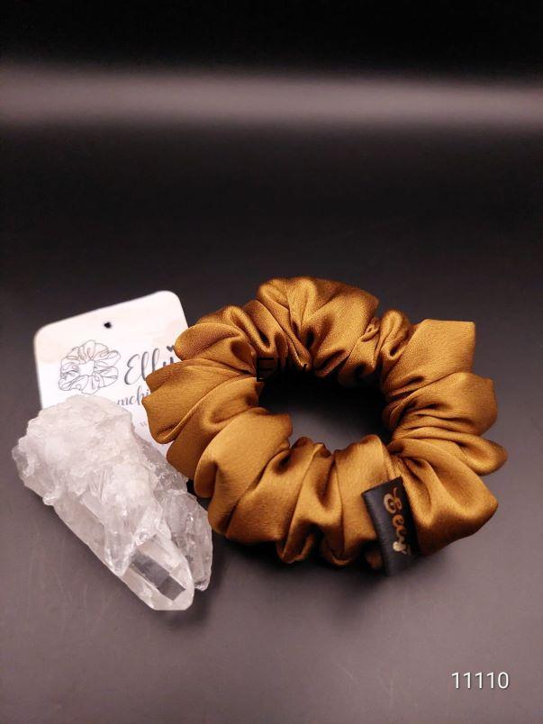 Zlaté odstíny scrunchies