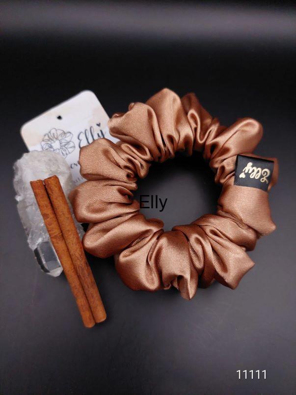Zlaté odstíny scrunchies