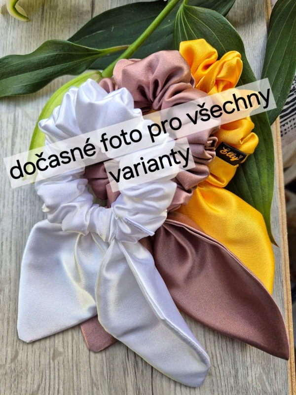 Černé a stříbrné odstíny scrunchies