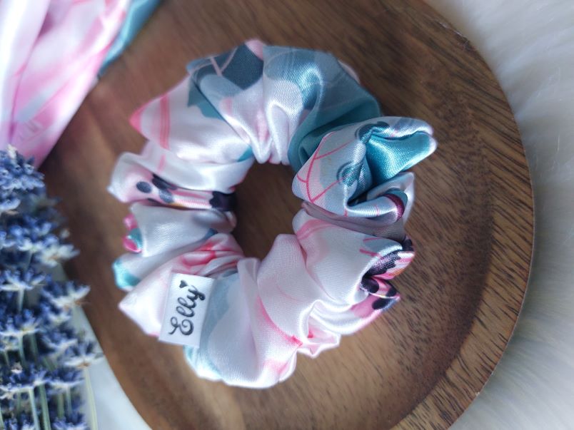 Scrunchie mentol s květy