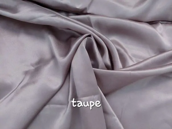 Hedvábná taupe