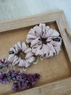 Silky taupe