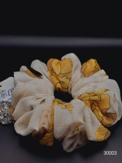Bílá scrunchie se žlutými květy 