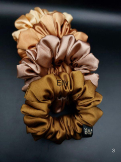 Zlaté odstíny scrunchies