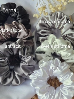Černé,stříbrné a bílé odstíny scrunchies
